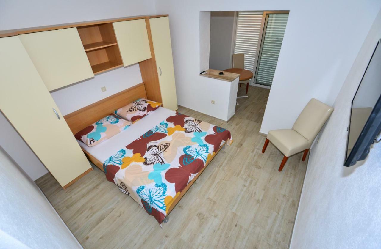 Apartmani Dina マカルスカ エクステリア 写真