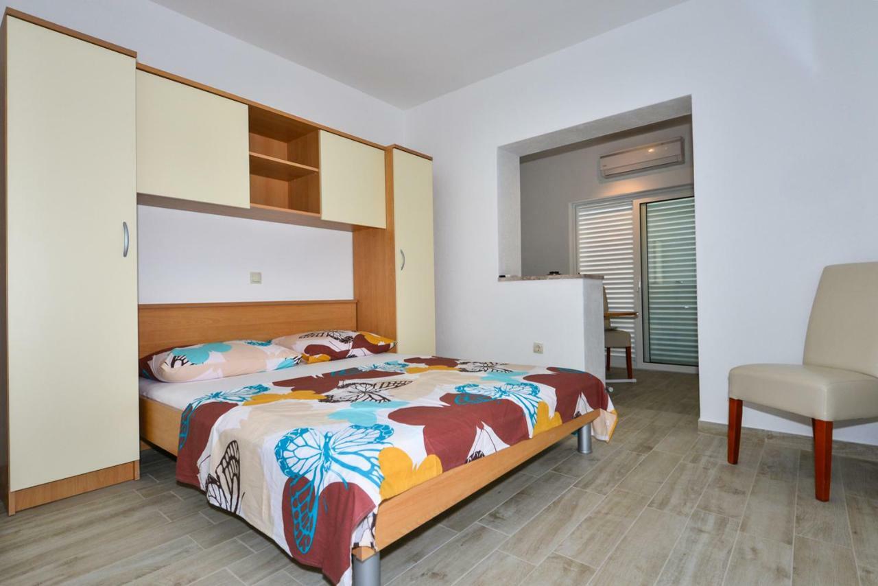 Apartmani Dina マカルスカ エクステリア 写真