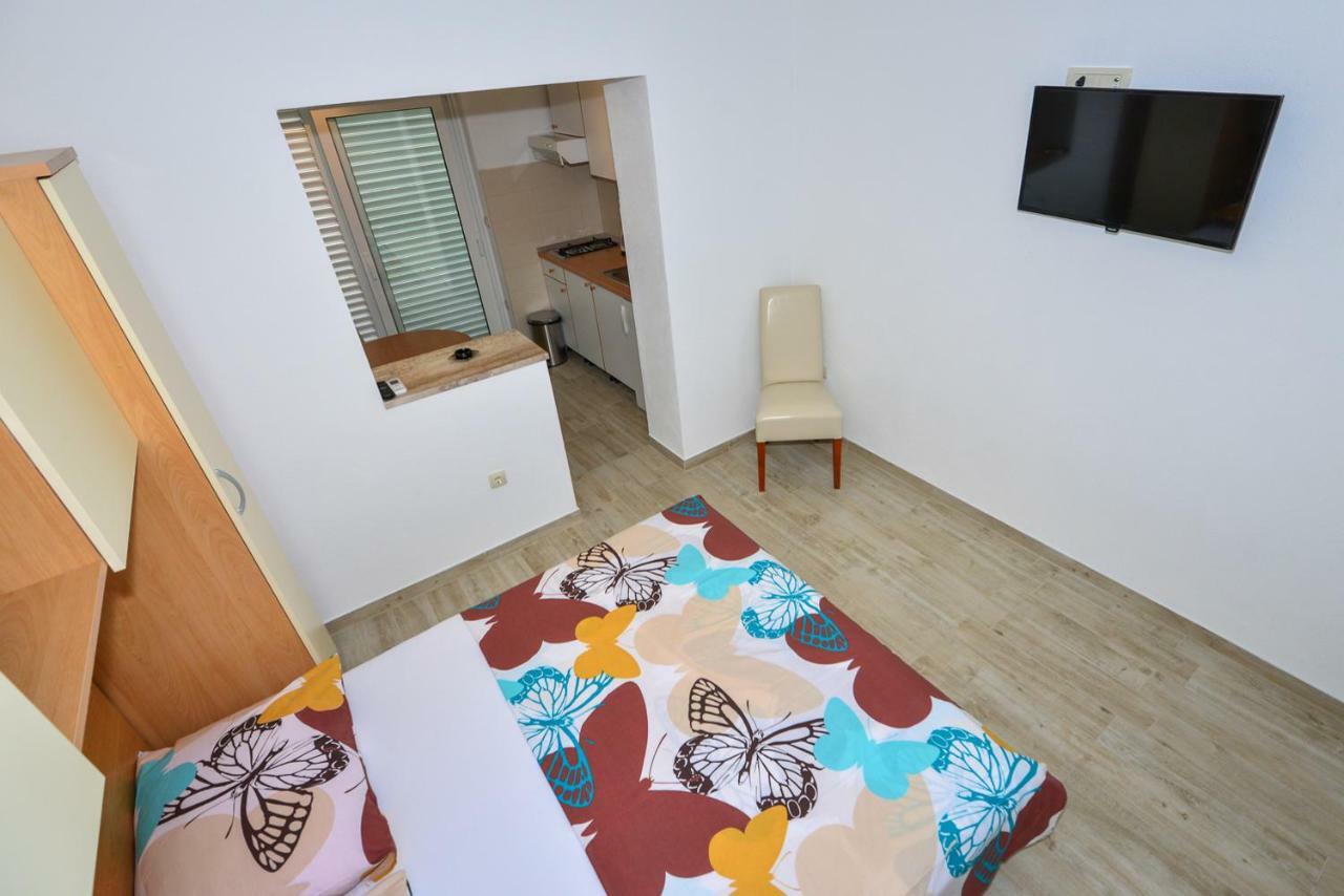 Apartmani Dina マカルスカ エクステリア 写真