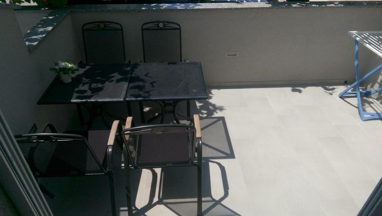 Apartmani Dina マカルスカ エクステリア 写真