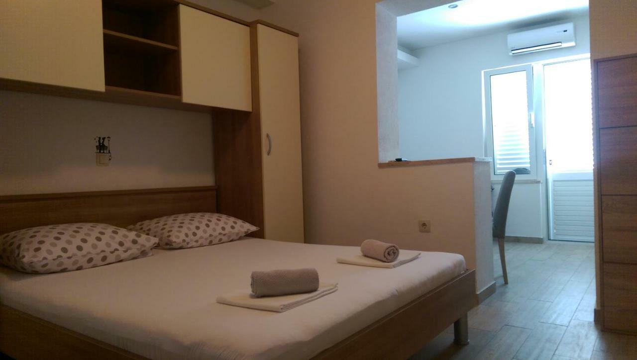 Apartmani Dina マカルスカ エクステリア 写真