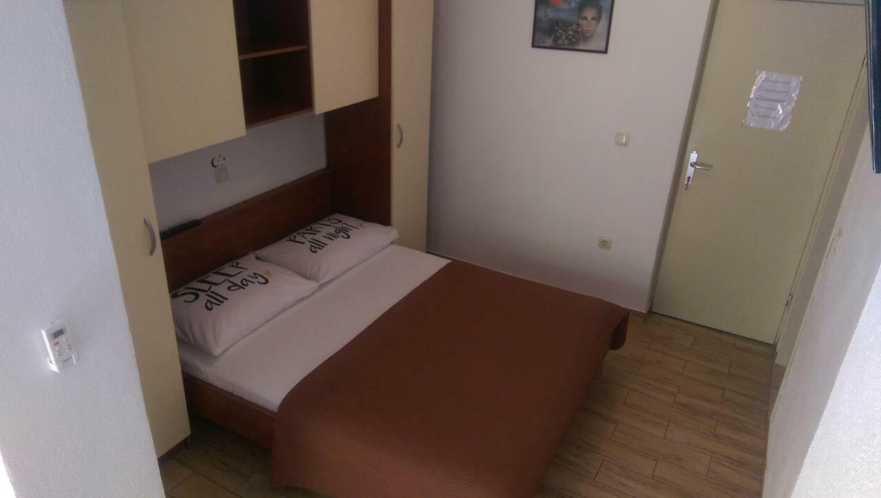 Apartmani Dina マカルスカ エクステリア 写真