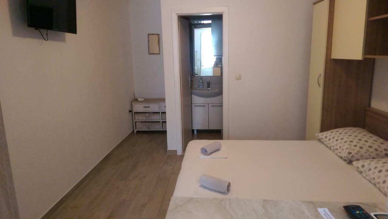 Apartmani Dina マカルスカ エクステリア 写真