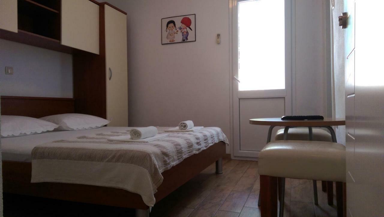 Apartmani Dina マカルスカ エクステリア 写真