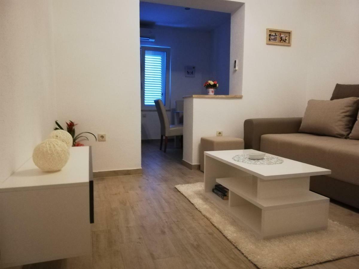 Apartmani Dina マカルスカ エクステリア 写真