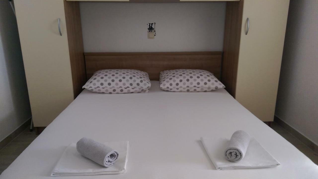 Apartmani Dina マカルスカ エクステリア 写真