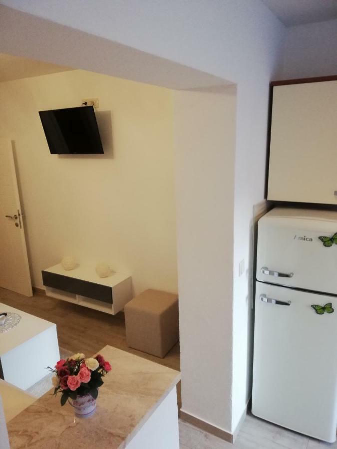 Apartmani Dina マカルスカ エクステリア 写真