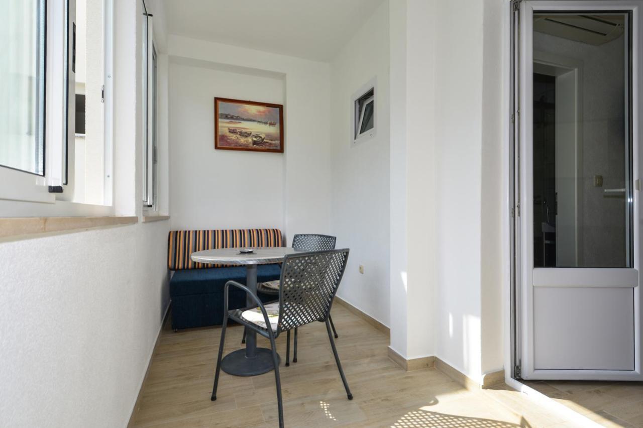 Apartmani Dina マカルスカ エクステリア 写真